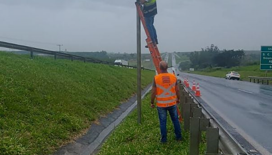 Ipem-SP verifica radar na rodovia SP 330, em Santa Cruz da Conceição